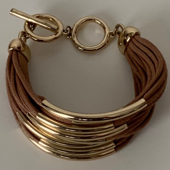 Strap & gold tone bar bracelet. - Picture 2 of 4